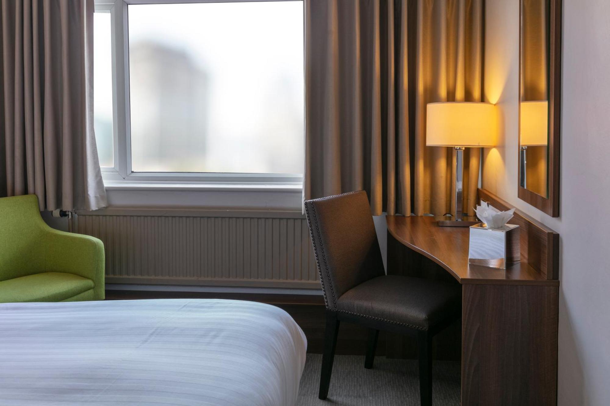 Cresta Court Hotel Олтрингем Экстерьер фото