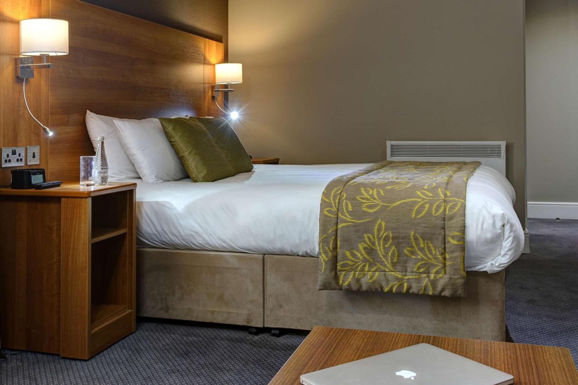 Cresta Court Hotel Олтрингем Экстерьер фото